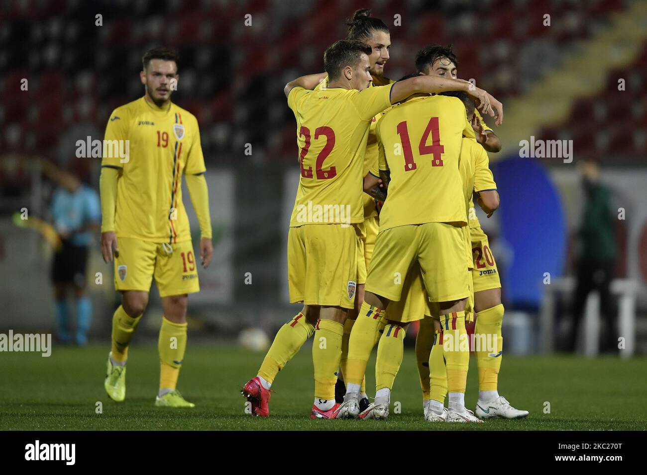 Darius Olaru, Radu Dragusin, Alexandru Matan, Marius Marin et Andrei Ciobanu de Roumanie U21 fêtent lors du match de football entre la Roumanie U21 et Malte U21 du cycle de qualification pour le Championnat européen des moins de 21 ans 2021, à Giurgiu, Roumanie, le 13 octobre 2020. (Photo par Alex Nicodim/NurPhoto) Banque D'Images