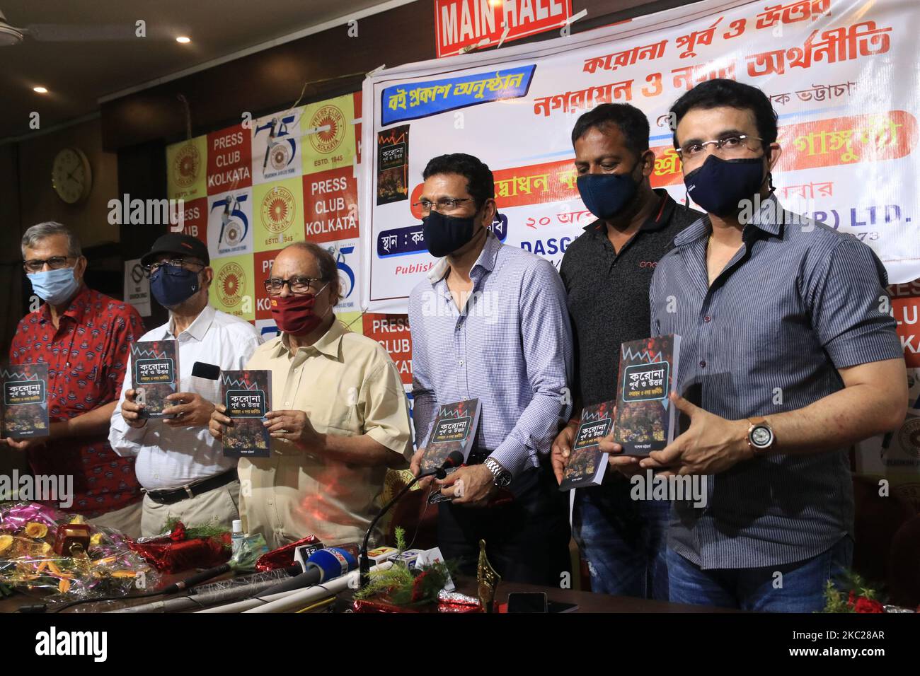 Conseil de contrôle du cricket en Inde (BCCI) Président Sourav Gangouly lors d'un événement de libération de livre au club de presse de Kolkata, Inde sur 20 octobre 2020. (Photo de Debajyoti Chakraborty/NurPhoto) Banque D'Images