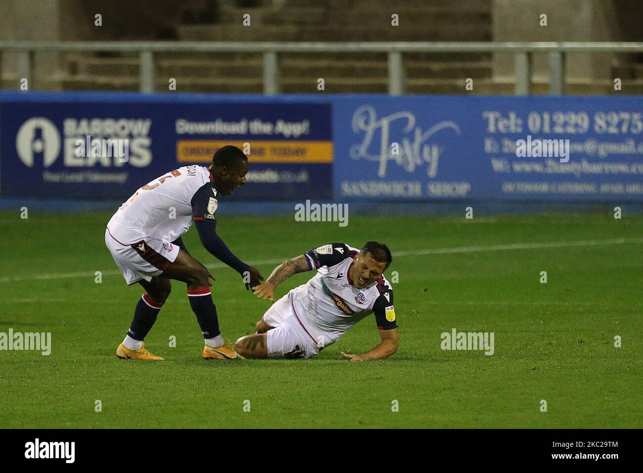 Antoni Sarcevic, de Bolton Wanderers, célèbre son troisième but dans les secondes à mourir pour égaler les scores lors du match Sky Bet League 2 entre Barrow et Bolton Wanderers à Holker Street, Barrow-in-Furness, le mardi 20th octobre 2020. (Photo de Mark Fletcher/MI News/NurPhoto) Banque D'Images