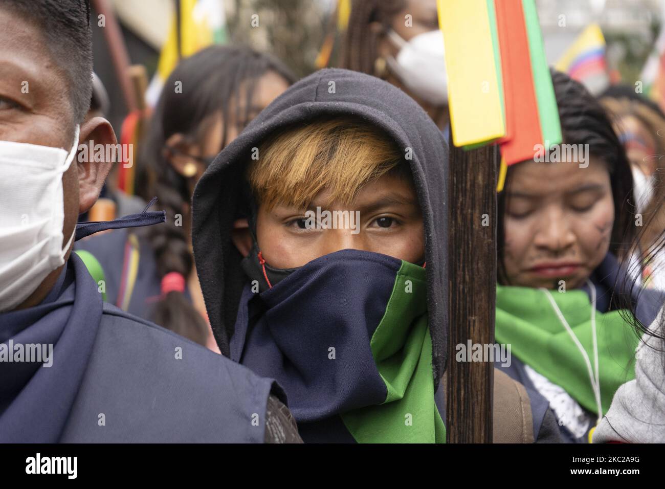 Les syndicats de l'éducation, les étudiants, les groupes autochtones et les syndicats de travailleurs manifestent à Bogota, les différents syndicats protestent contre le gouvernement du président Ivan Duque Marquez pour mettre fin à des actions violentes contre les indigènes, des meurtres de leaders sociaux, etc. Cela se produit à Bogota, Colombie sur 21 octobre 2020. Ces problèmes se produisent au cours de l'augmentation des cas positifs de COVID-19 qui, au total, sont près du million en Colombie. (Photo de David Rodriguez/NurPhoto) Banque D'Images