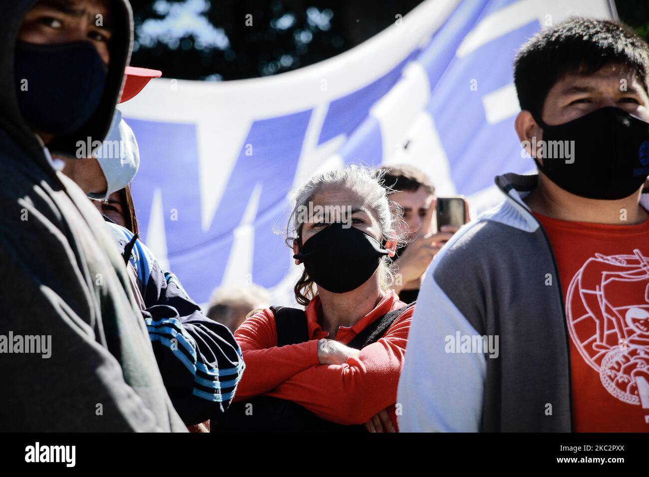 Des manifestants sont venus soutenir le leader social et rural Juan Grabois à Buenos Aires, en Argentine, sur 27 octobre 2020. (Photo par Federico Rotter/NurPhoto) Banque D'Images