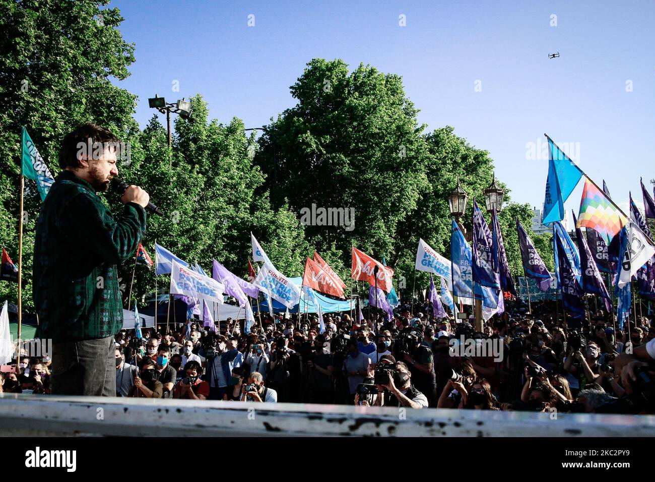 Le chef social argentin Juan Grabois parle lors d'un rassemblement de campagne pour soutenir le projet agroécologique social et rural (projet Artigas) à Buenos Aires, en Argentine, sur 27 octobre 2020. (Photo par Federico Rotter/NurPhoto) Banque D'Images