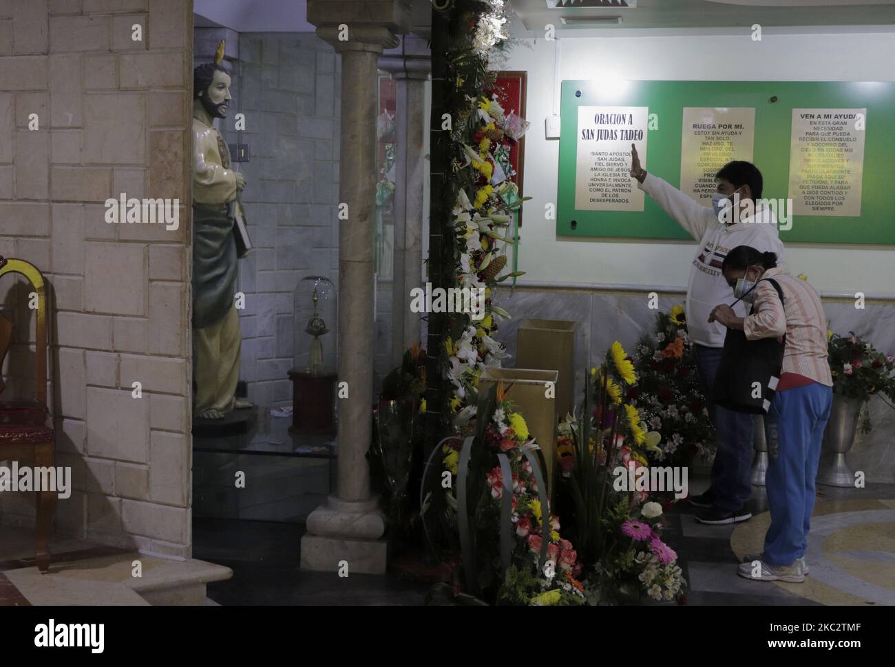 Les croyants de San Judas Tadeo visitent le temple de Capultitlan, au Mexique, sur 28 octobre 2020, dans le cadre de la pandémie COVID-19. . (Photo de Gerardo Vieyra/NurPhoto) Banque D'Images Les croyants de San Judas Tadeo visitent le temple de Capultitlan, au Mexique, sur 28 octobre 2020, dans le cadre de la pandémie COVID-19. . (Photo de Gerardo Vieyra/NurPhoto) Banque D'Images