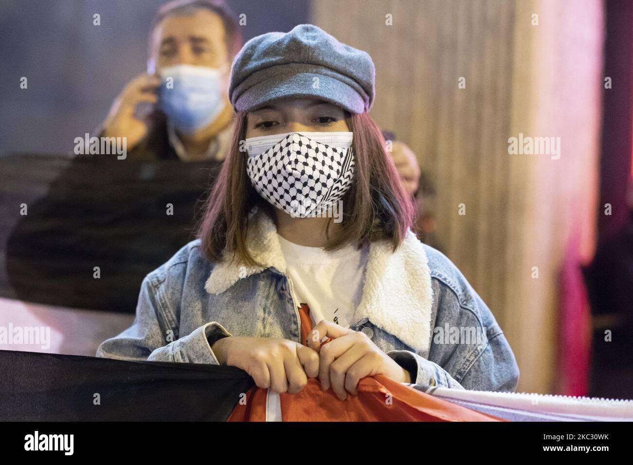 Des manifestants se rassemblent devant l'ambassade égyptienne pour protester contre le meurtre de deux pêcheurs palestiniens de Gaza par des soldats égyptiens à Madrid, en Espagne, sur 30 octobre 2020. (Photo par Oscar Gonzalez/NurPhoto) Banque D'Images