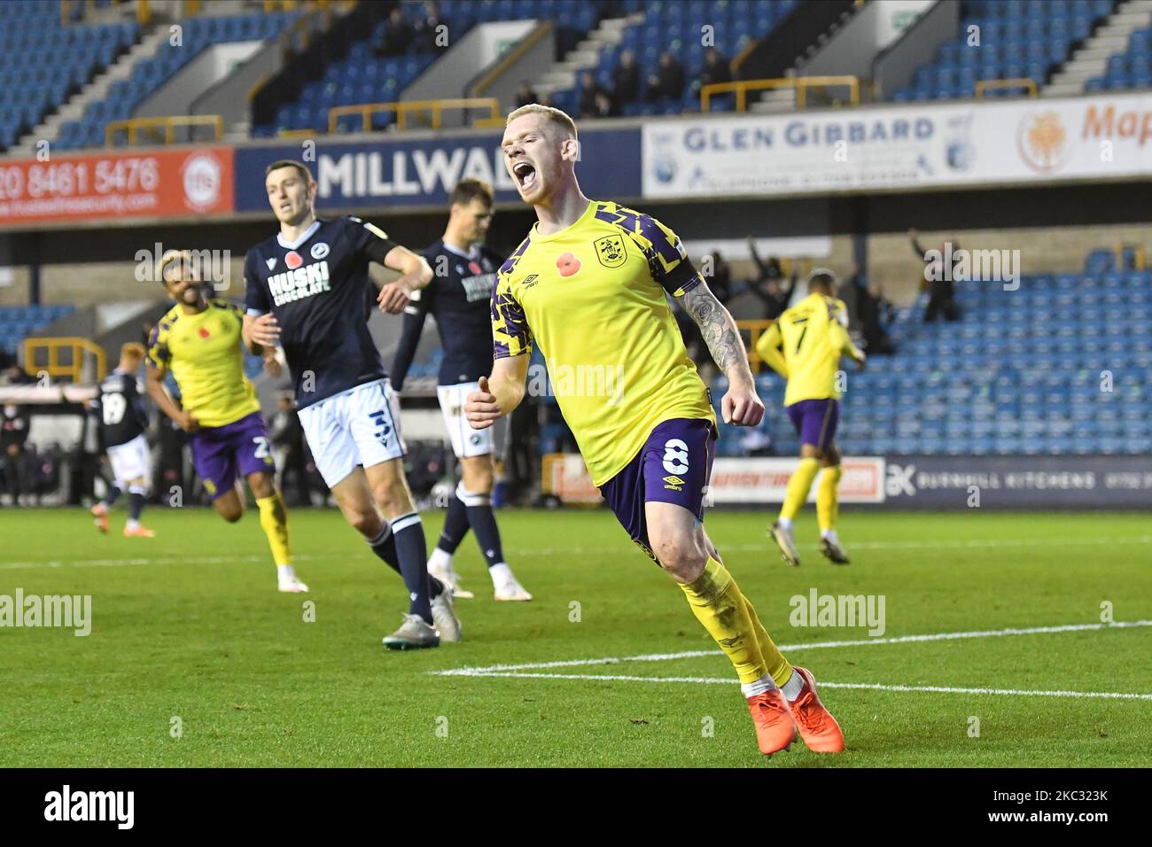 Lewis O'Brien, de la ville de Huddersfield, célèbre son but lors du match de championnat de pari du ciel entre Millwall et Huddersfield Town à la Den on 31 octobre 2020 à Londres, en Angleterre. (Photo par MI News/NurPhoto) Banque D'Images