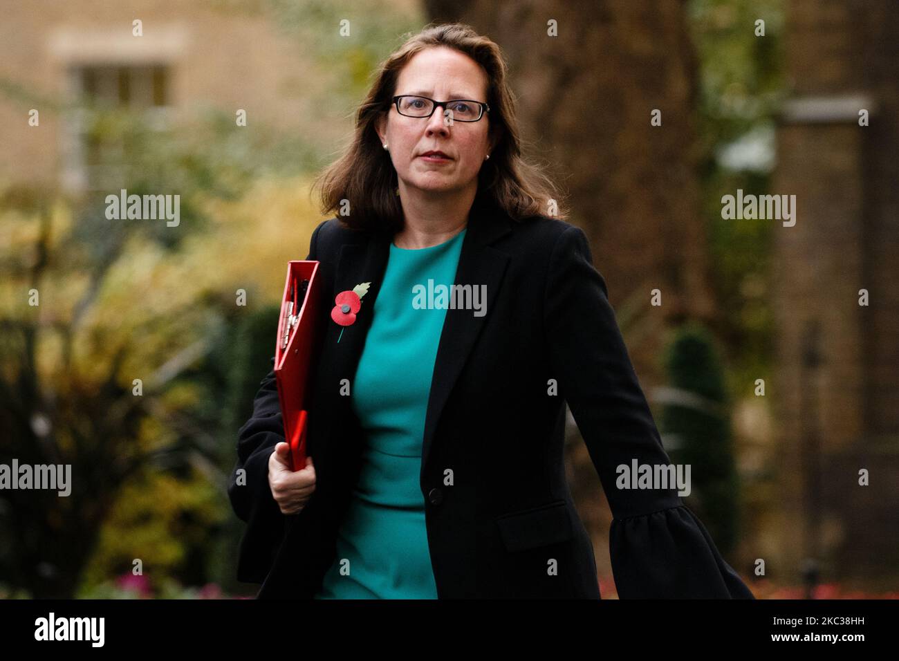 Le chef de la Chambre des Lords Natalie Evans, la baronne Evans de Bowes Park, arrive sur Downing Street pour la réunion hebdomadaire du cabinet, qui se tient actuellement au Bureau des affaires étrangères, du Commonwealth et du développement (FCDO), à Londres, en Angleterre, sur 3 novembre 2020. (Photo de David Cliff/NurPhoto) Banque D'Images