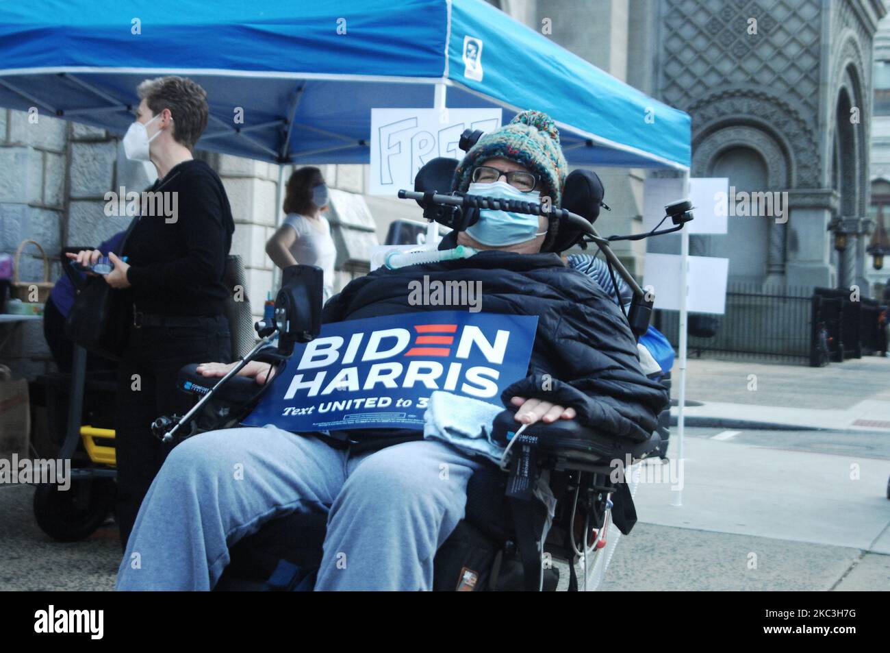 Les Philadelphiens célèbrent le président élu Joe Biden et le vice-président élu Kamala Harris lors de l'élection présidentielle de 2020 avec un bloc de parti autour de l'Hôtel de ville et dans tout le centre ville de Philadelphie, PA sur 7 novembre 2020. (Photo par Cory Clark/NurPhoto) Banque D'Images