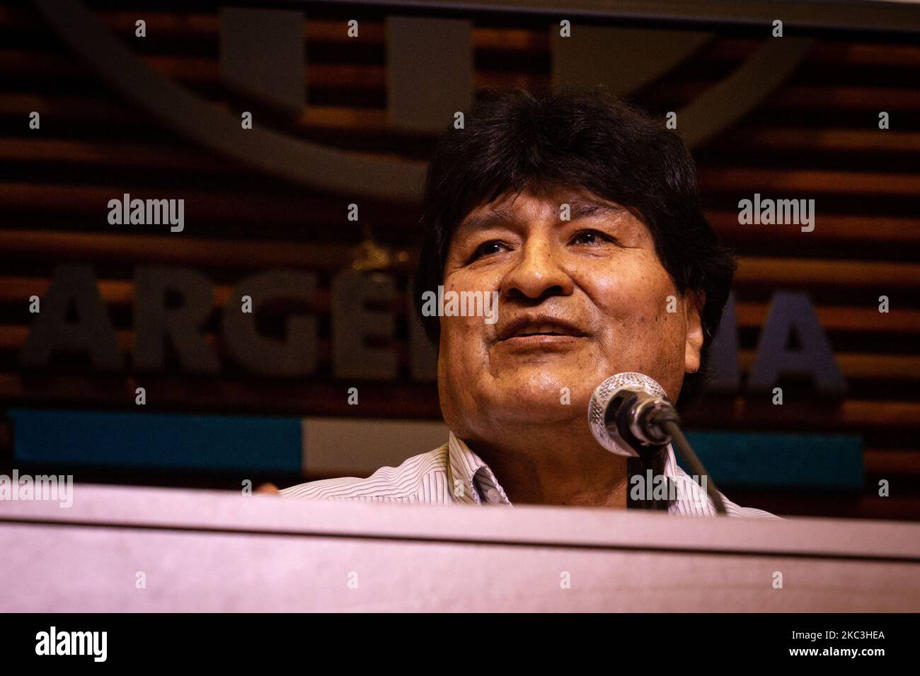 L'ancien président bolivien Evo Morales parle lors d'une conférence de presse alors qu'il exprime sa gratitude au gouvernement et à la population argentins pour l'avoir reçu en exil politique à l'hôtel Quagliaro sur 7 novembre 2020 à Buenos Aires, en Argentine. Morales a annoncé qu'il commencera à se rendre à la Quiaca, Jujuy, où il traversera la frontière Argentine-Bolivie sur 11 novembre. (Photo par Federico Rotter/NurPhoto) Banque D'Images
