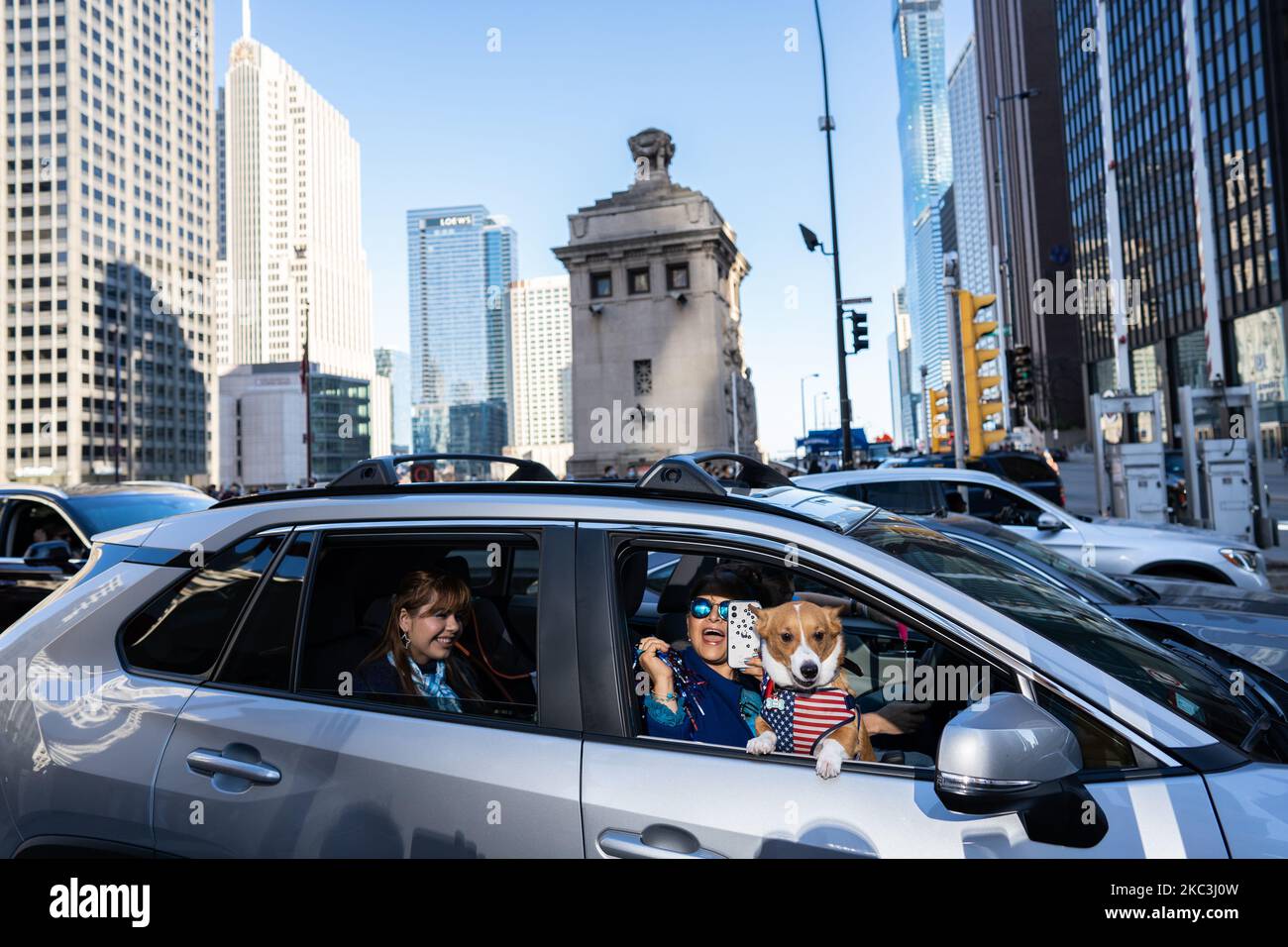 Les gens célèbrent Joe Biden gagnant l'élection présidentielle de 2020 dans le centre-ville de Chicago, il sur 7 novembre 2020. (Photo de Max Herman/NurPhoto) Banque D'Images