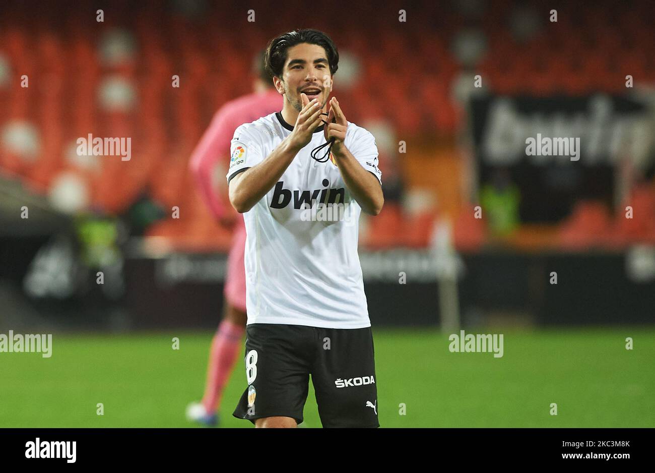 Carlos Soler de Valence CF célèbre un but pendant la vie de la Liga Santander entre Valence et le Real Madrid à l'Estadio de Mestalla sur 8 novembre 2020 à Valence, Espagne (photo de Maria José Segovia/NurPhoto) Banque D'Images