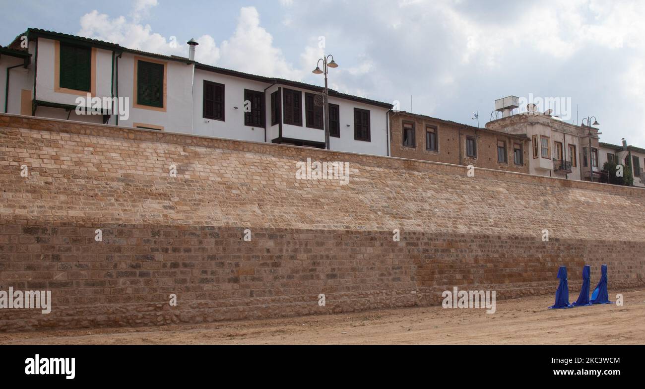 Partie du mur entre Mula Bastion et Roccas Bastion, dans la zone tampon de Nicosie, Chypre, le 11 novembre 2020. Environ 20 millions d'euros ont été investis pour la préservation du patrimoine culturel de l'île, 14,7 millions de fonds de l'UE, 2,5 millions de l'Eglise de Chypre, 2,5 millions de EVKAF et 150 000 d'euros d'autres donateurs. (Photo de George Christophorou/NurPhoto) Banque D'Images