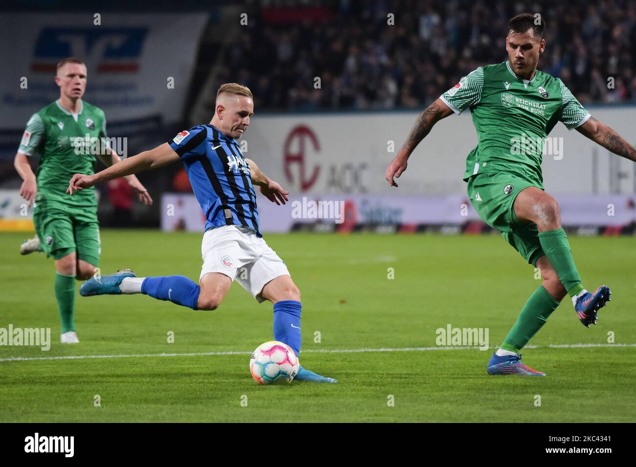 Rostock, Allemagne. 04th novembre 2022. Soccer : 2. Bundesliga, Hansa Rostock - SV Sandhausen, Matchday 15, Ostseestadion. Kai Pröger de Rostock tente un tir sur le but de Sandhausen. Crédit : Gregor Fischer/dpa - REMARQUE IMPORTANTE : Conformément aux exigences de la DFL Deutsche Fußball Liga et de la DFB Deutscher Fußball-Bund, il est interdit d'utiliser ou d'avoir utilisé des photos prises dans le stade et/ou du match sous forme de séquences et/ou de séries de photos de type vidéo./dpa/Alay Live News Banque D'Images