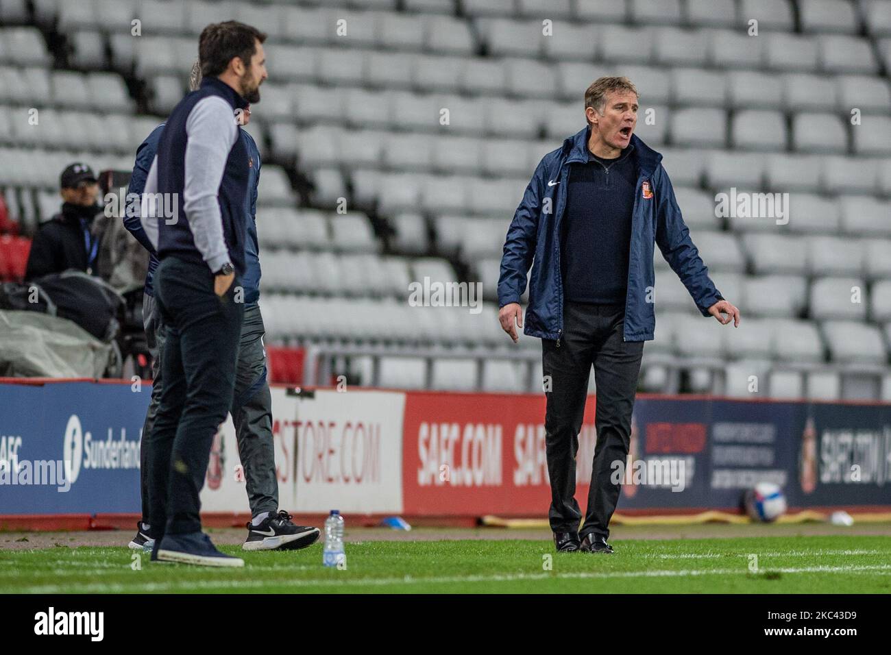 Phil Parkinson Sunderland Directeur criant des instructions à son équipe lors du match Sky Bet League 1 entre Sunderland et MK Dons au Stade de Light, Sunderland, le samedi 14th novembre 2020. (Photo de Trevor Wilkinson/MI News/NurPhoto) Banque D'Images