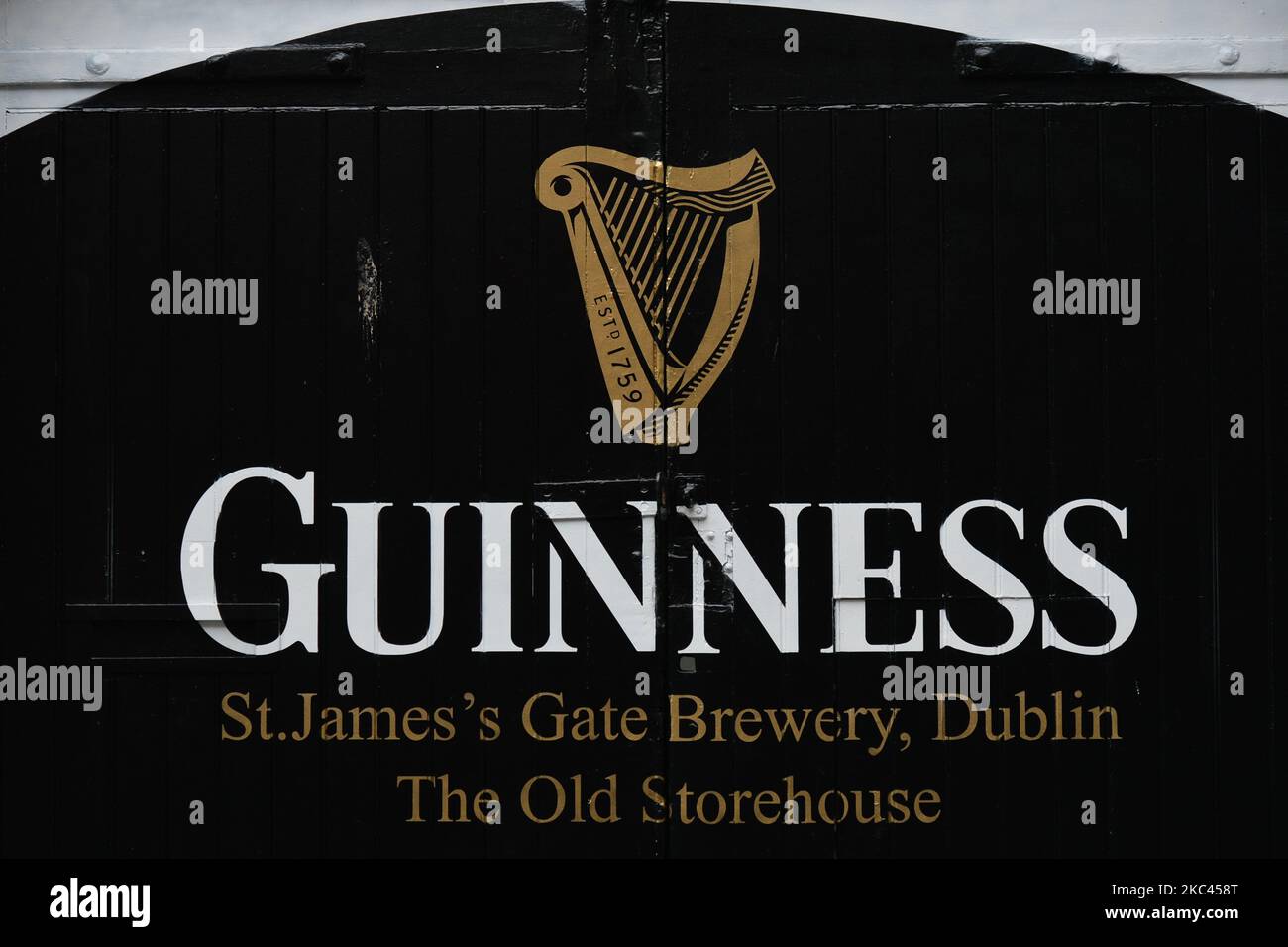 Logo Guinness vu dans le centre de Dublin. Lundi, 16 novembre 2020, à Dublin, Irlande. (Photo par Artur Widak/NurPhoto) Banque D'Images