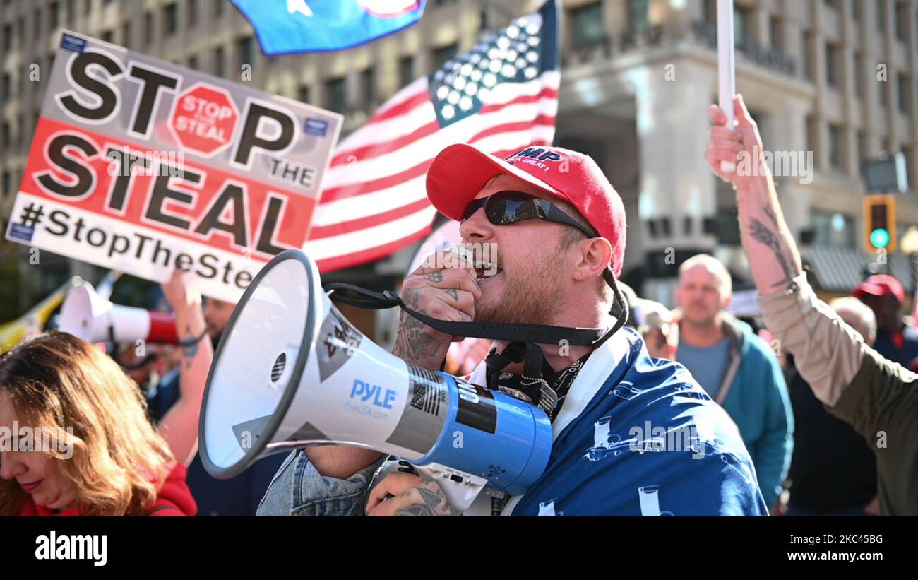 La « Marche MILLION MAGA » a vu 10-15 000 partisans de Trump, y compris des groupes extrémistes d'extrême droite, comme les fiers garçons, le Front patriote et d'autres défilant ensemble à Washington D.C. sur 14 novembre 2020 (photo de Zach D Roberts/NurPhoto) Banque D'Images