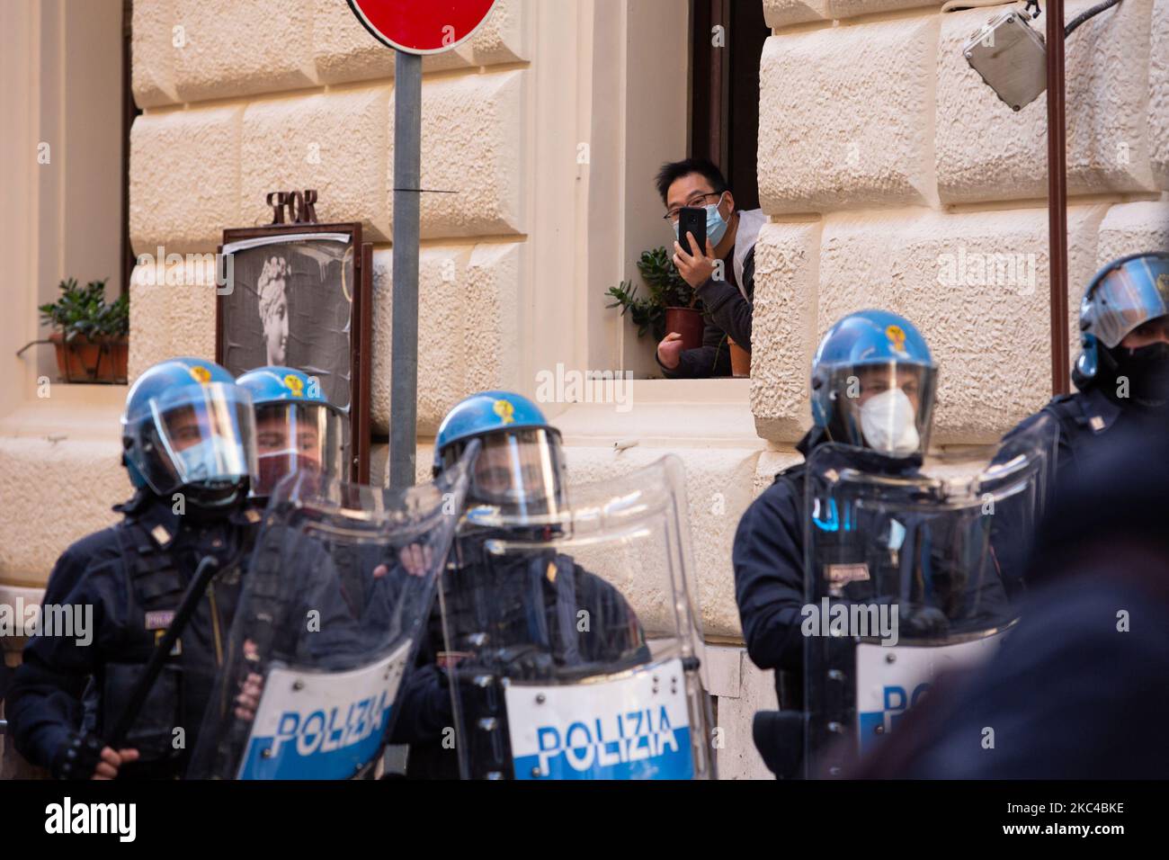 Les travailleurs précaires, les étudiants, les mouvements pour le droit au logement protestent contre les restrictions de 19 dpcm à Rome, Italie, sur 21 novembre 2020. (Photo de Sirio Tessitore/NurPhoto) Banque D'Images