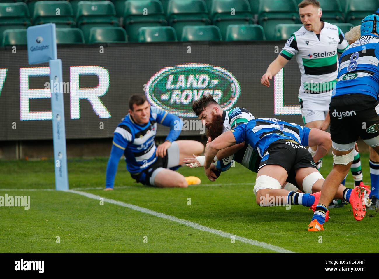 Gary Graham, de Newcastle Falcons, a obtenu des scores lors du match de première division de Gallagher entre Bath Rugby et Newcastle Falcons au terrain de loisirs de Bath, le dimanche 22nd novembre 2020. (Photo de Chris Lishman/MI News/NurPhoto) Banque D'Images