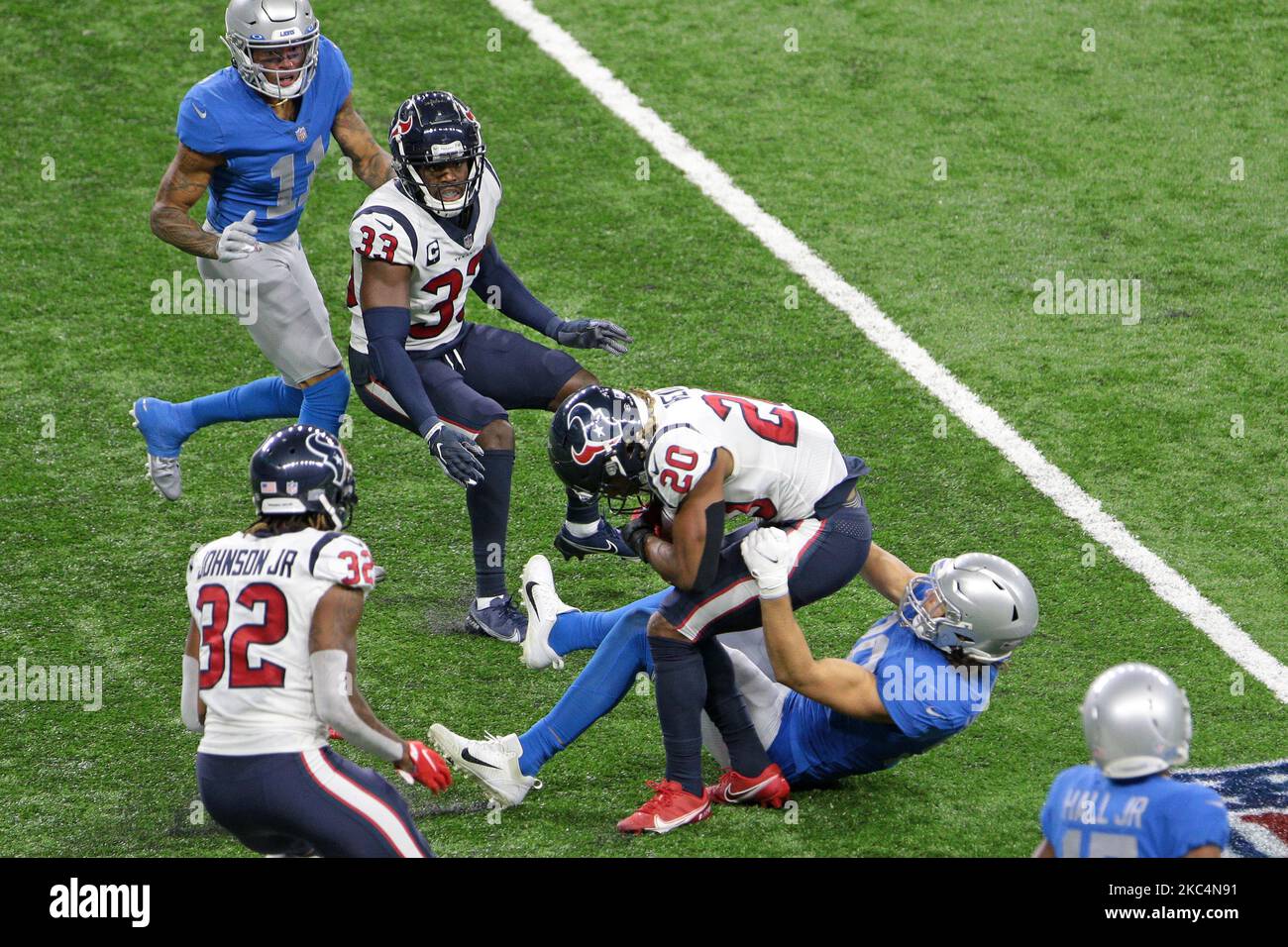 Houston Texans sécurité forte Justin Reid (20) est abordé par Detroit Lions Tight End T.J. Hockenson (88) lors de la deuxième partie d'un match de football de la NFL à Detroit, Michigan, États-Unis, jeudi, 26 novembre 2020. (Photo de Jorge Lemus/NurPhoto) Banque D'Images Houston Texans sécurité forte Justin Reid (20) est abordé par Detroit Lions Tight End T.J. Hockenson (88) lors de la deuxième partie d'un match de football de la NFL à Detroit, Michigan, États-Unis, jeudi, 26 novembre 2020. (Photo de Jorge Lemus/NurPhoto) Banque D'Images