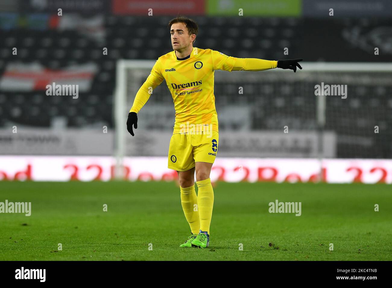 Alex Pattison de Wycombe Wanderers gestes pendant le match de championnat Sky Bet entre Derby County et Wycombe Wanderers au Pride Park, Derby le samedi 28th novembre 2020. (Photo de Jon Hobley/MI News/NurPhoto) Banque D'Images