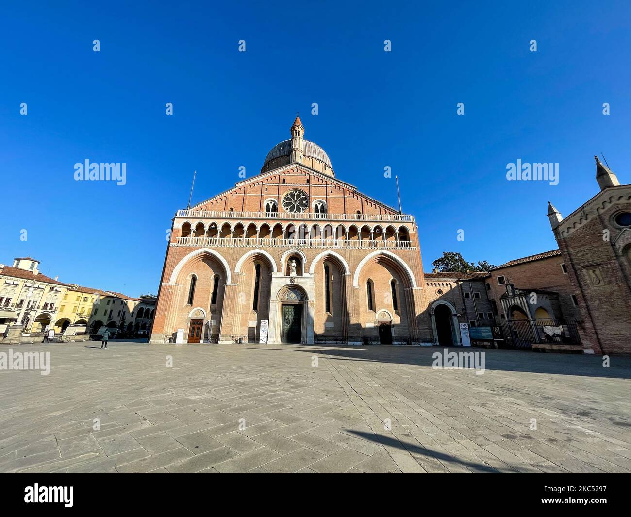 Une vue sur la basilique pontificale de Saint Antoine de Padoue (italienne : Basilique pontificacia di Sant'Antonio di Padova), à Padoue, en Italie, sur 29 novembre 2020. La basilique pontificale est une église catholique romaine dédiée à Saint-Antoine. La basilique est connue localement sous le nom de 'il Santo' (photo de Manuel Romano/NurPhoto) Banque D'Images