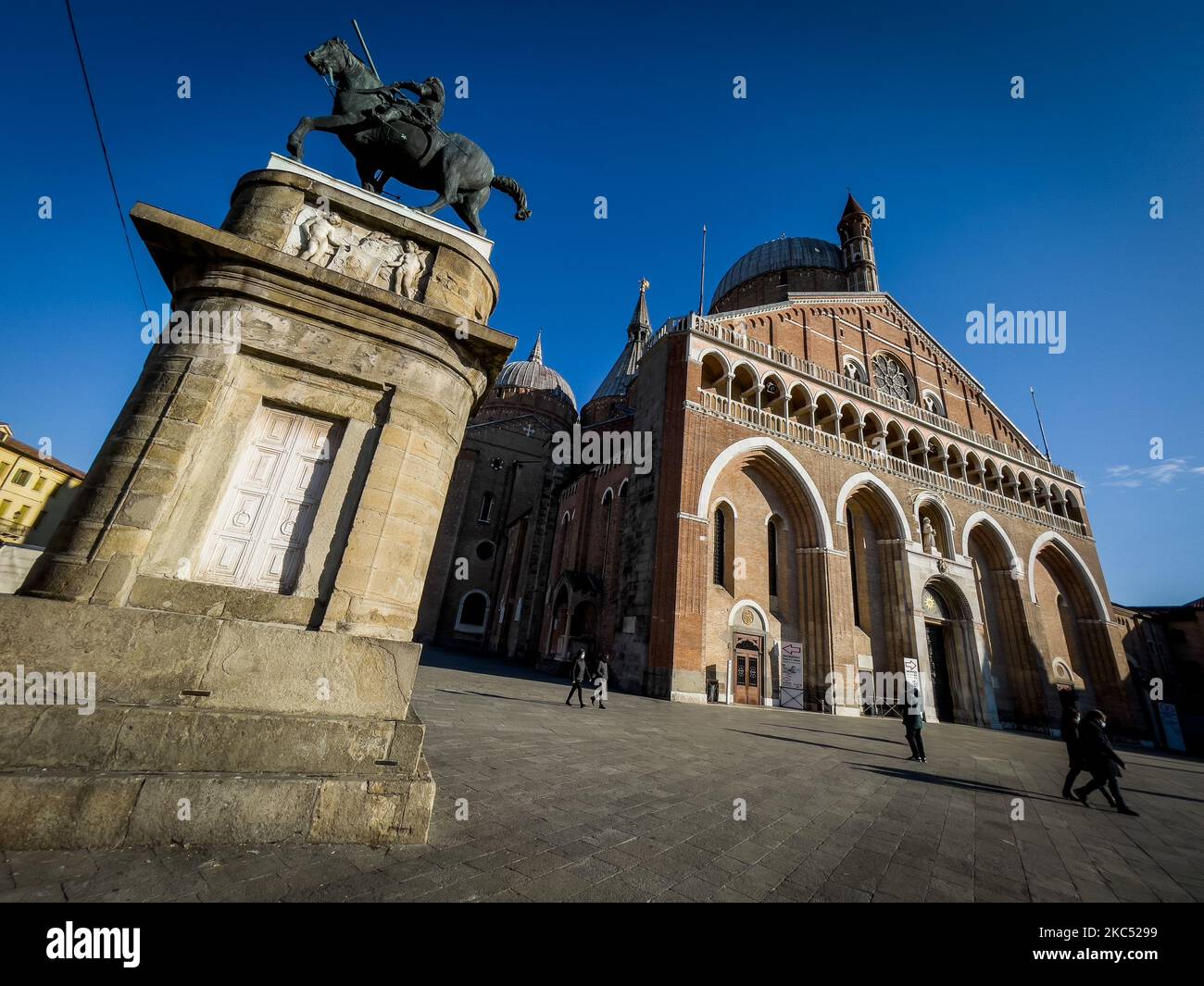 Une vue sur la basilique pontificale de Saint Antoine de Padoue (italienne : Basilique pontificacia di Sant'Antonio di Padova), à Padoue, en Italie, sur 29 novembre 2020. La basilique pontificale est une église catholique romaine dédiée à Saint-Antoine. La basilique est connue localement sous le nom de 'il Santo' (photo de Manuel Romano/NurPhoto) Banque D'Images