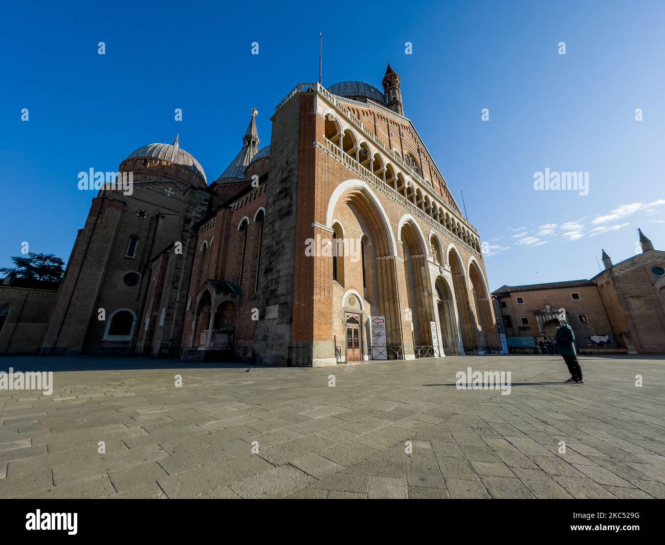 Une vue sur la basilique pontificale de Saint Antoine de Padoue (italienne : Basilique pontificacia di Sant'Antonio di Padova), à Padoue, en Italie, sur 29 novembre 2020. La basilique pontificale est une église catholique romaine dédiée à Saint-Antoine. La basilique est connue localement sous le nom de 'il Santo' (photo de Manuel Romano/NurPhoto) Banque D'Images