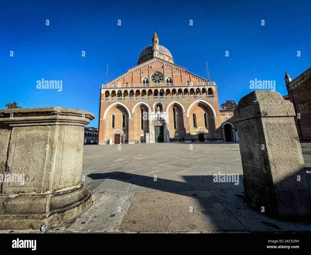 Une vue sur la basilique pontificale de Saint Antoine de Padoue (italienne : Basilique pontificacia di Sant'Antonio di Padova), à Padoue, en Italie, sur 29 novembre 2020. La basilique pontificale est une église catholique romaine dédiée à Saint-Antoine. La basilique est connue localement sous le nom de 'il Santo' (photo de Manuel Romano/NurPhoto) Banque D'Images