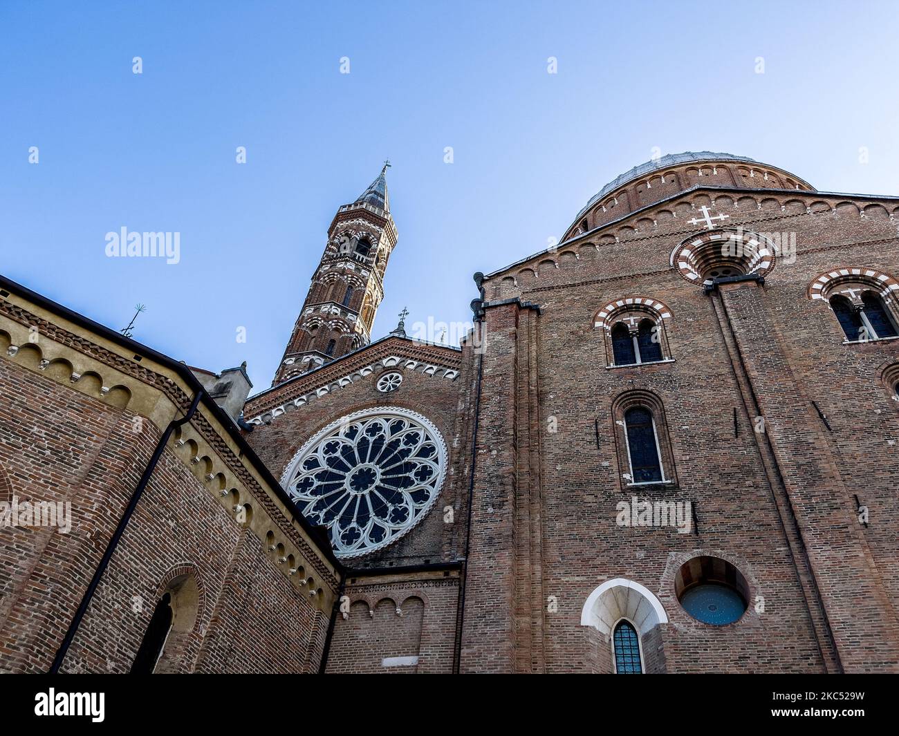 Une vue sur la basilique pontificale de Saint Antoine de Padoue (italienne : Basilique pontificacia di Sant'Antonio di Padova), à Padoue, en Italie, sur 29 novembre 2020. La basilique pontificale est une église catholique romaine dédiée à Saint-Antoine. La basilique est connue localement sous le nom de 'il Santo' (photo de Manuel Romano/NurPhoto) Banque D'Images
