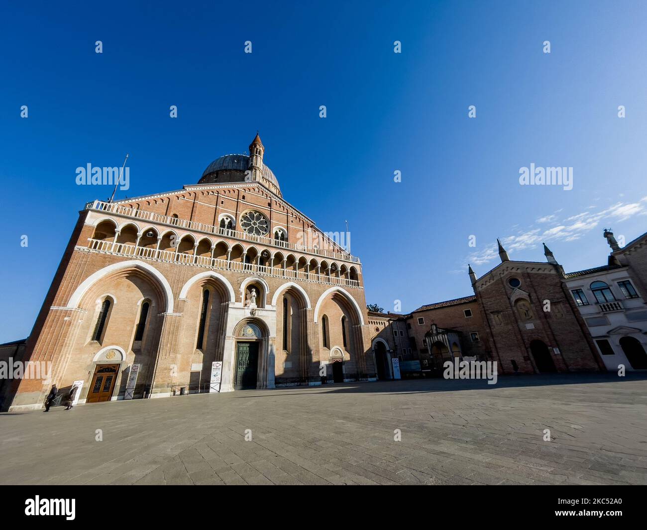 Une vue sur la basilique pontificale de Saint Antoine de Padoue (italienne : Basilique pontificacia di Sant'Antonio di Padova), à Padoue, en Italie, sur 29 novembre 2020. La basilique pontificale est une église catholique romaine dédiée à Saint-Antoine. La basilique est connue localement sous le nom de 'il Santo' (photo de Manuel Romano/NurPhoto) Banque D'Images