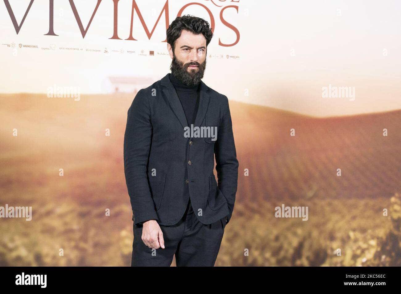 L'acteur Javier Rey assiste au photocallon "El Verano que Vivimos" à l'Hôtel four Seasons on 03 décembre 2020 à Madrid, Espagne. (Photo par Oscar Gonzalez/NurPhoto) Banque D'Images