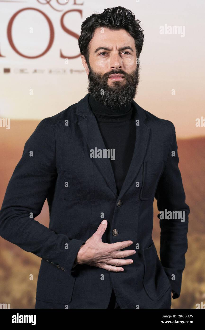 L'acteur Javier Rey assiste au photocallon "El Verano que Vivimos" à l'Hôtel four Seasons on 03 décembre 2020 à Madrid, Espagne. (Photo par Oscar Gonzalez/NurPhoto) Banque D'Images