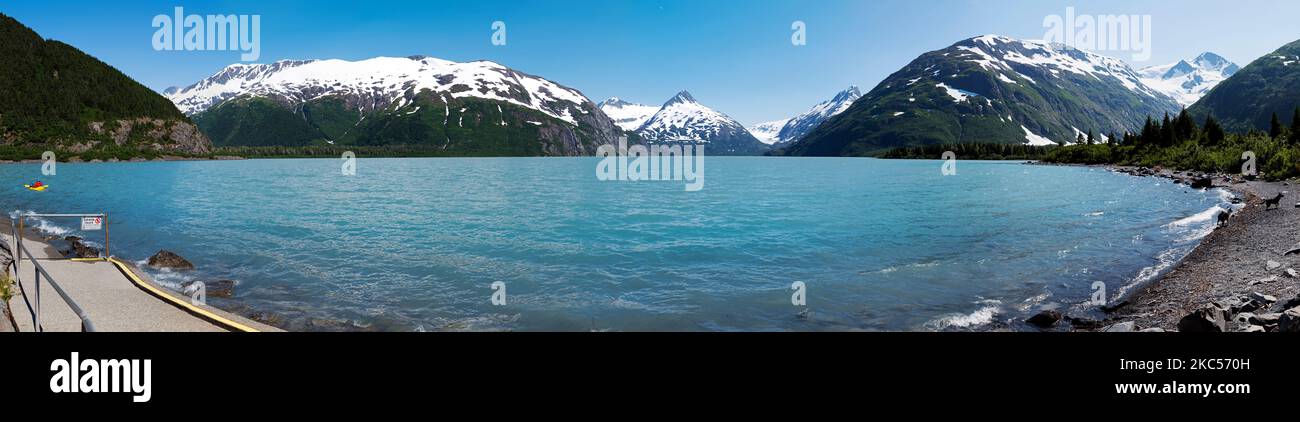 Vue panoramique depuis le centre d'accueil de Boggs; lac Portage; glacier Portage; montagne Maynard; pic Bard; Forêt nationale de Chugach; Portage; Alaska; États-Unis Banque D'Images