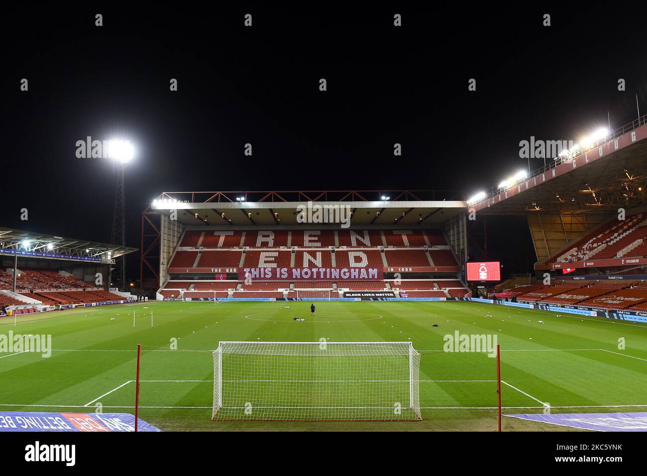 Vue générale de la ville Ground, qui abrite la forêt de Nottingham pendant le match de championnat Sky Bet entre la forêt de Nottingham et Sheffield mercredi au City Ground, Nottingham, le mardi 15th décembre 2020. (Photo de Jon Hobley/MI News/NurPhoto) Banque D'Images