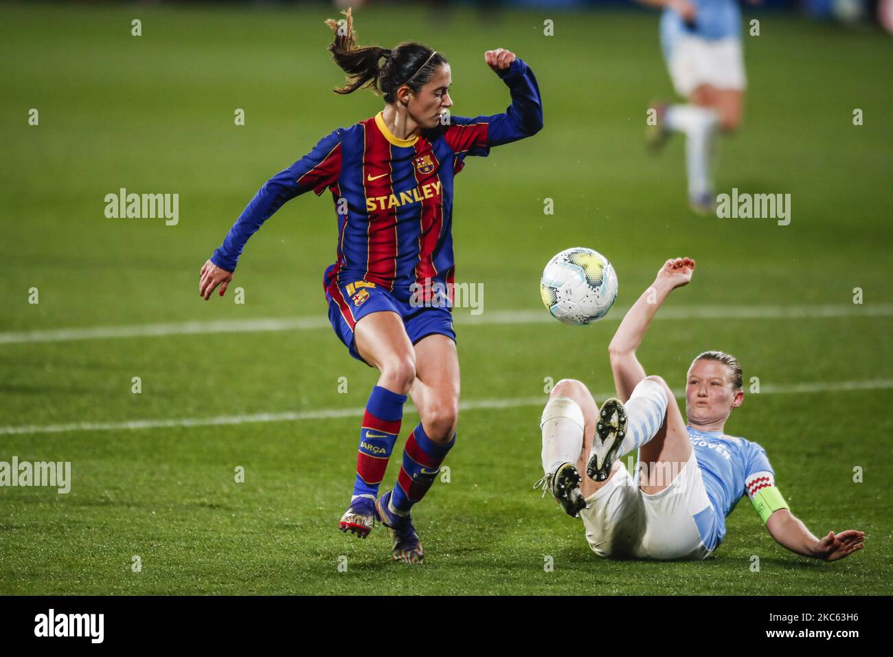 14 Aitana Bonmati du FC Barcelone pendant le match des femmes de la Ligue des champions de l'UEFA entre le PSV et le FC Barcelone au stade Johan Cruyff sur 16 décembre 2020 à Barcelone, Espagne. (Photo par Xavier Bonilla/NurPhoto) Banque D'Images