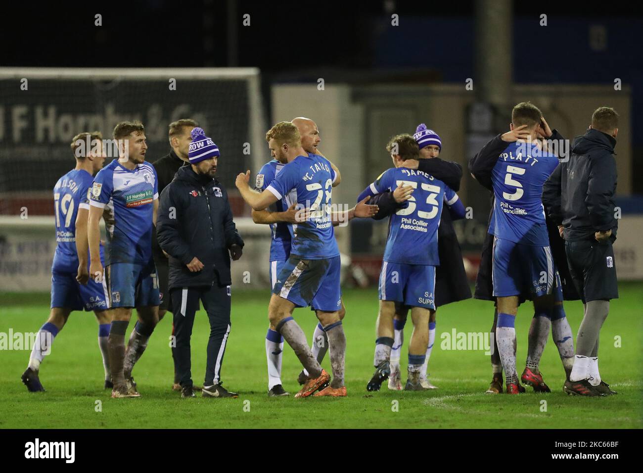 Barrow Célébrez après le match de la Sky Bet League 2 entre Barrow et Cheltenham Town à la rue Holker, Barrow-in-Furness, le samedi 19th décembre 2020. (Photo de Mark Fletcher/MI News/NurPhoto) Banque D'Images