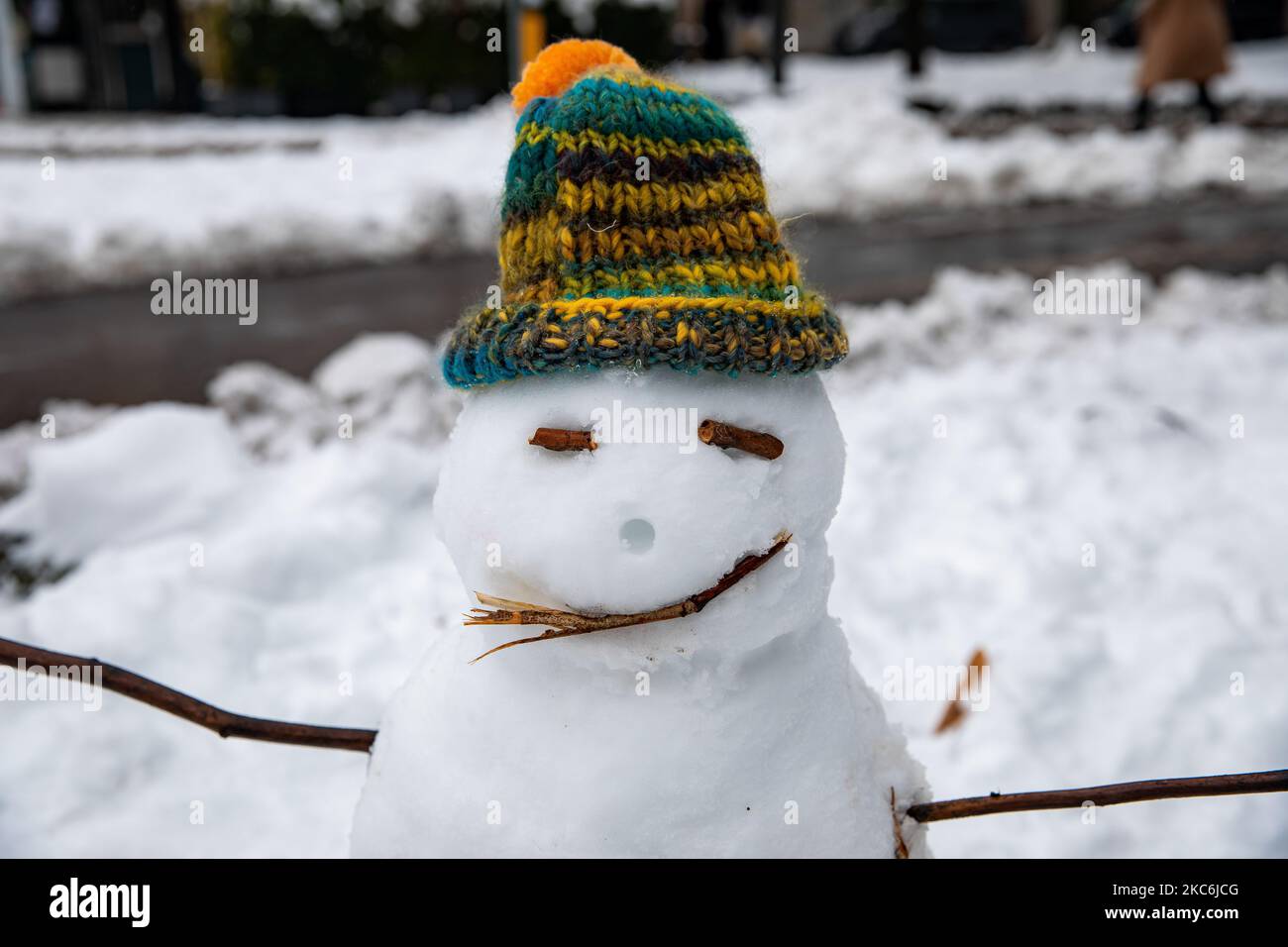 Une vue générale des jardins publics Indro Montanelli couverts de neige lors d'une chute de neige importante sur 28 décembre 2020 à Milan, Italie (photo d'Alessandro Bremec/NurPhoto) Banque D'Images