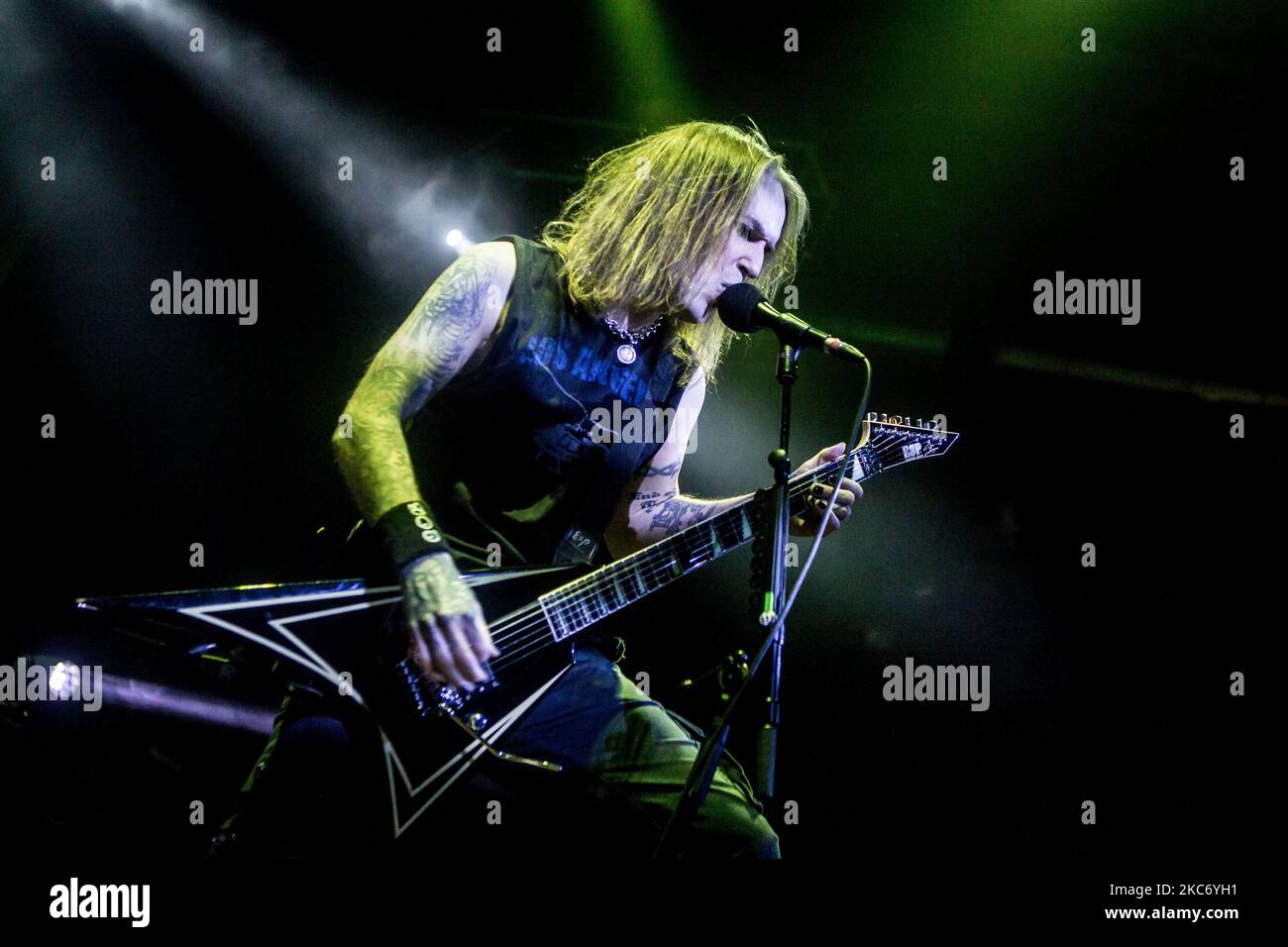 (Photo du fichier) Alexi Laiho, chanteur et guitariste du groupe Children of Bodom, se présentant en direct à Milan, en Italie, le 24 novembre 2015. Alexi Laiho, préhomme des enfants du Bodom, est décédé à l'âge de 41 ans sur 04 janvier 2021 (photo de Mairo Cinquetti/NurPhoto) Banque D'Images