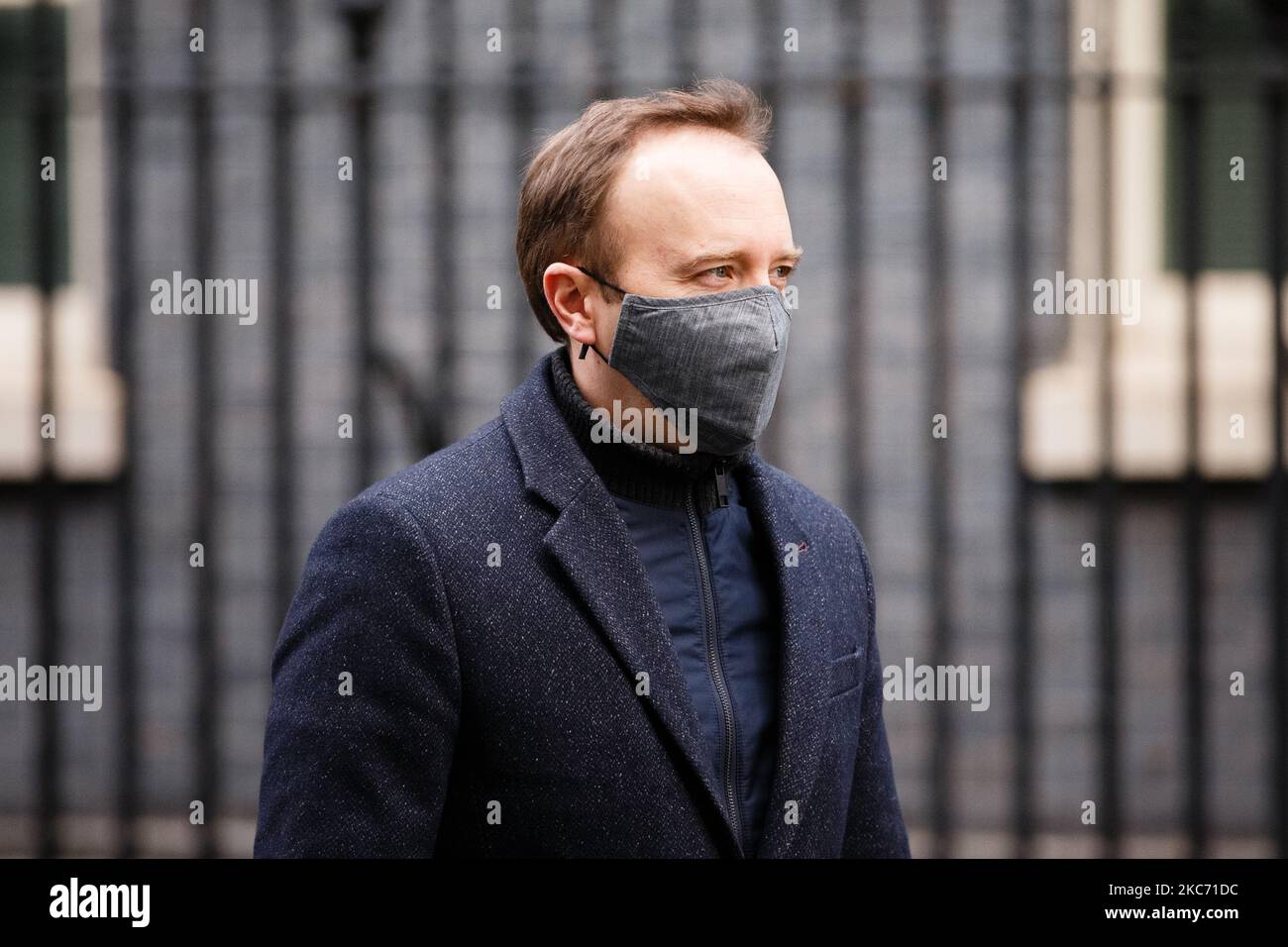 Le secrétaire d'État à la Santé et aux soins sociaux Matt Hancock, député conservateur du Suffolk de l'Ouest, porte un masque facial laissant le 10 Downing Street à Londres, en Angleterre, sur 6 janvier 2021. (Photo de David Cliff/NurPhoto) Banque D'Images