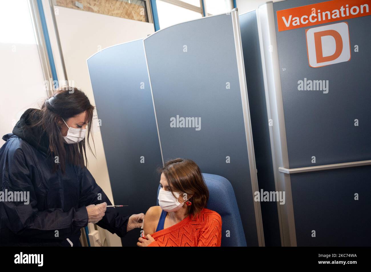 L'Hôpital universitaire de Nantes (CHU) a officiellement ouvert un centre de vaccination Covid-19 pour le personnel de santé de plus de 50 ans en Loire-Atlantique, à Nantes, en France, sur 8 janvier 2021. Les premières injections de vaccins Pfizer-BioNTech ont commencé sur 6 janvier. (Photo par Estelle Ruiz/NurPhoto) Banque D'Images