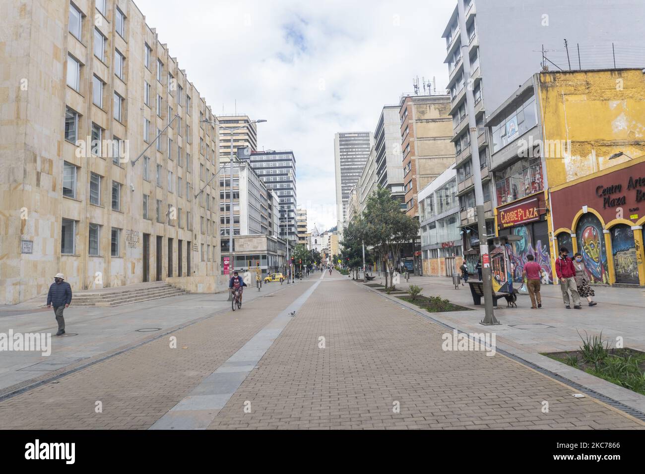 Les rues du centre-ville de Bogota pendant la quarantaine décrétée par le bureau du maire de Bogotá en raison de l'augmentation des infections de covid 19 à Bogotá, Colombie. (Photo de Daniel Garzon Herazo/NurPhoto) Banque D'Images