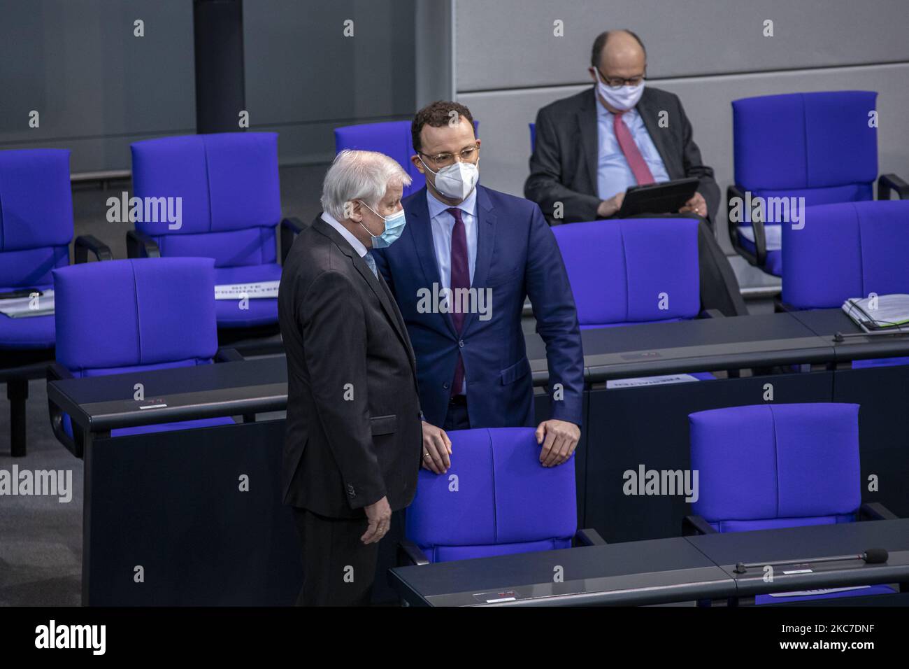 Jens Spahn, Horst Seehofer assiste au sommet du Parlement allemand de 203th, à Berlin, en Allemagne, sur 13 janvier 2021. (Photo par Achille Abboud/NurPhoto) Banque D'Images