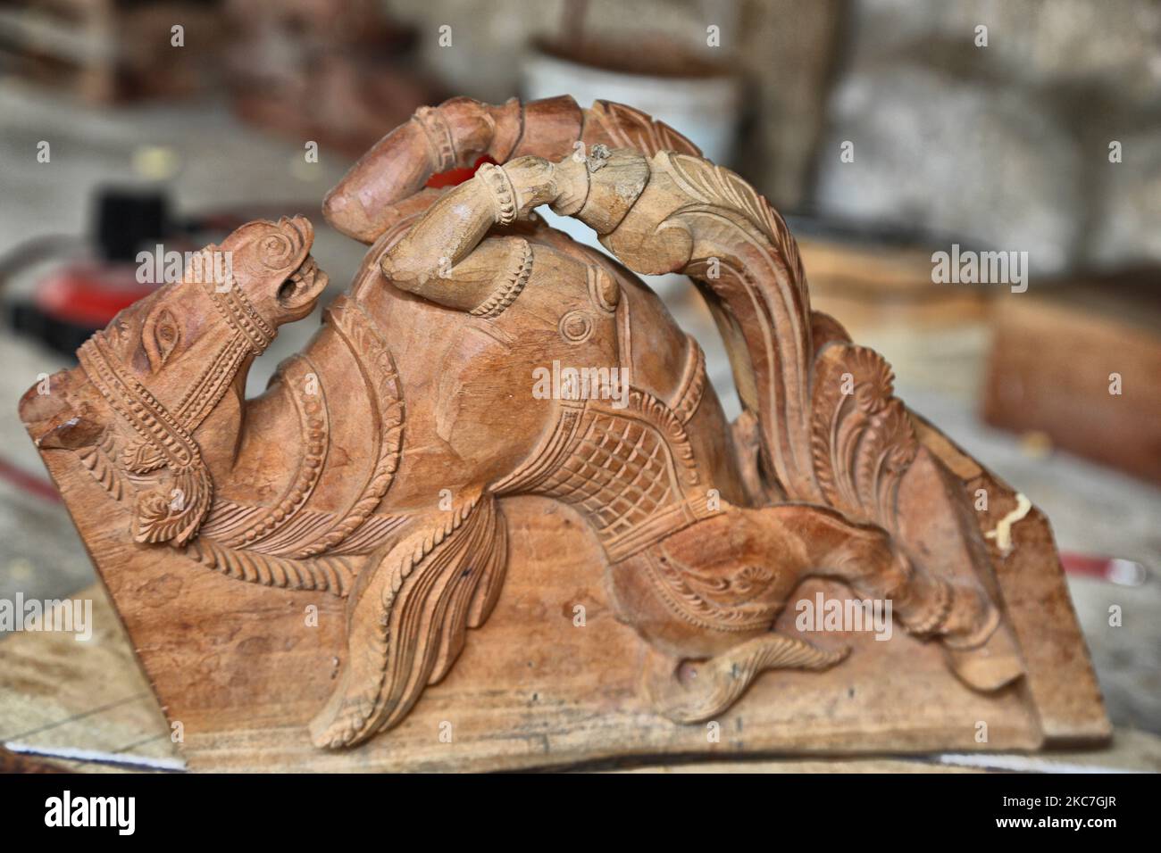 Abstrait floral élégant coraux ivoire décoratifs fleurs sculptées Abstrait floral élégant coraux ivoire décoratifs fleurs sculptées