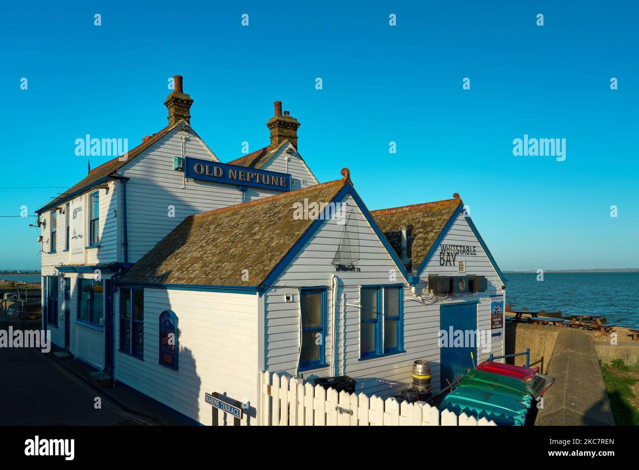 Le gros plan de l'ancien pub Neptune sur la plage de Whitstable, Kent. Banque D'Images