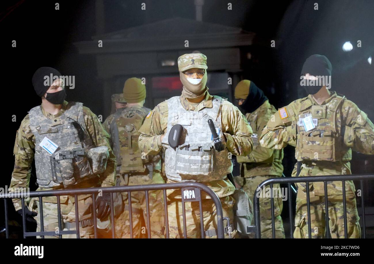 Des membres de la Garde nationale patrouillent dans les rues autour du bâtiment du Capitole des États-Unis, tandis que quelques vies noires comptent des activités et des partisans de Trump religieux pro-vie sont vus à Washington DC sur 19 janvier 2021, la veille de l'investiture du président élu Joe Biden. (Photo de Selcuk Acar/NurPhoto) Banque D'Images