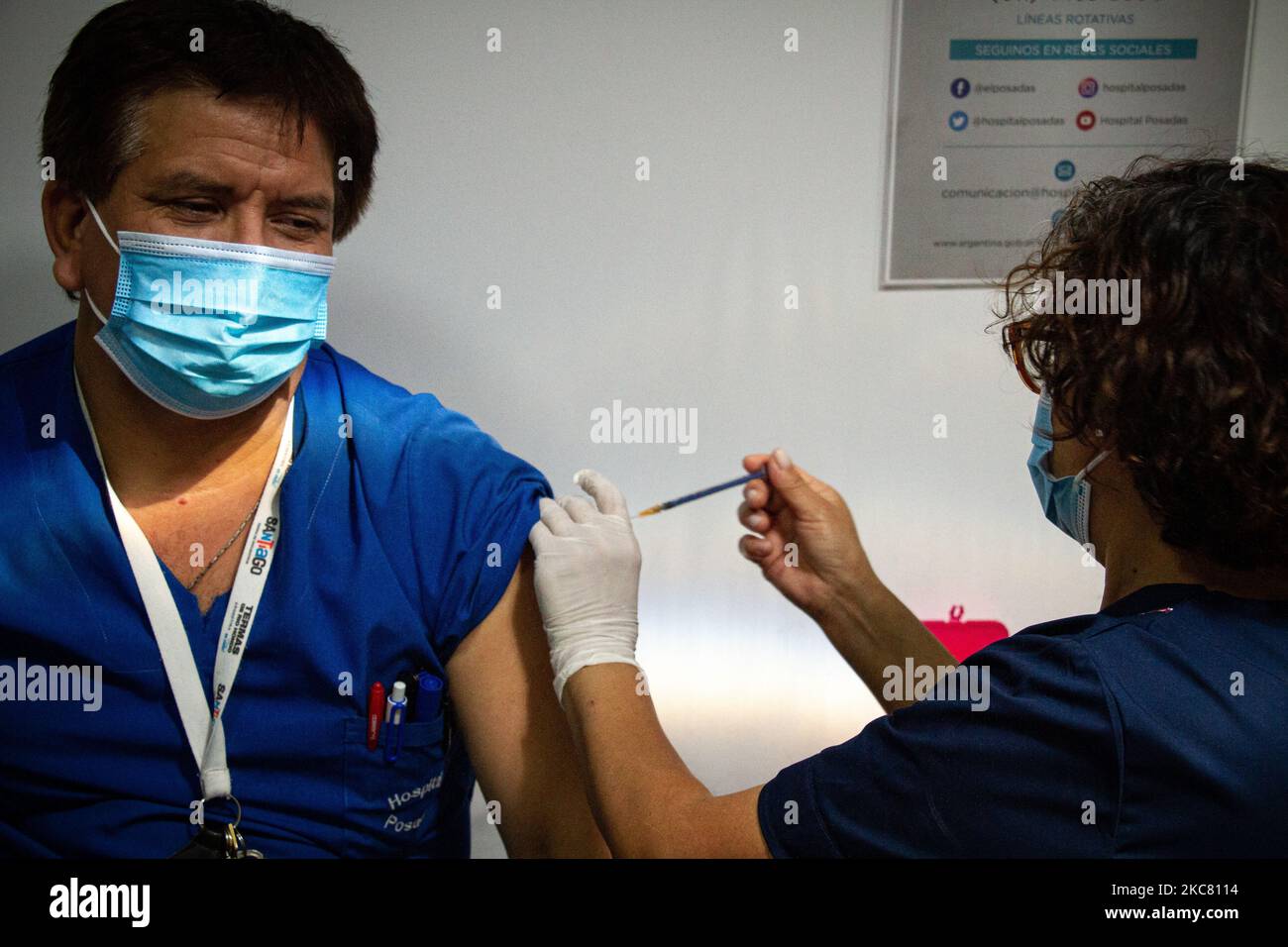 Un agent de santé reçoit le vaccin Spoutnik V à Buenos Aires, en Argentine, en 22 janvier 2021. (Photo par Federico Rotter/NurPhoto) Banque D'Images