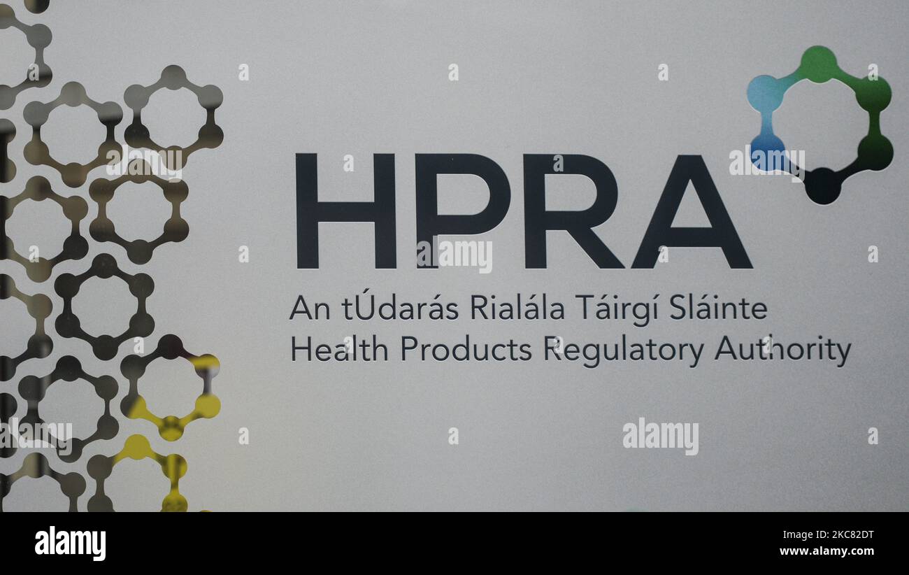 Un logo de HPRA (Health Products Regulatory Autority) vu dans le centre-ville de Dublin pendant le verrouillage Covid-19 de niveau 5. Le samedi 23 janvier 2021, à Dublin, Irlande. (Photo par Artur Widak/NurPhoto) Banque D'Images