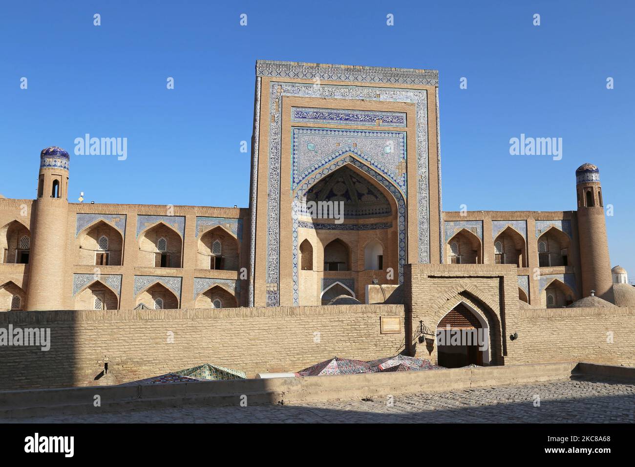 Allah Kuli Khan Madrasa, Ichan Kala (forteresse intérieure), Khiva, province de Khorezm, Ouzbékistan, Asie centrale Banque D'Images