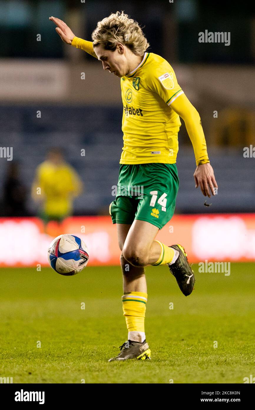 Todd Cantwell, de Norwich, contrôle le ballon lors du match de championnat Sky Bet entre Millwall et Norwich City à la Den, Londres, le mardi 2nd février 2021. (Photo de Juan Gasparini/MI News/NurPhoto) Banque D'Images