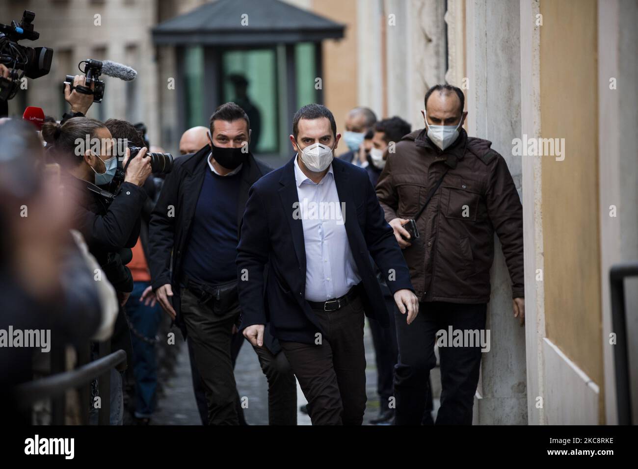 Le ministre italien des Sports Vincenzo Spadafora arrive avant une réunion avec le Premier ministre désigné Mario Draghi sur la formation d'un nouveau gouvernement à la Chambre des députés (Montecitorio), sur 6 février 2021 à Rome, Italie. (Photo de Christian Minelli/NurPhoto) Banque D'Images