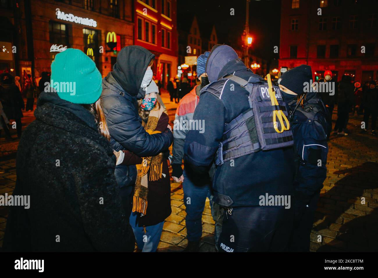 Les femmes participent à une manifestation contre la loi récemment approuvée sur l'interdiction de l'avortement à Wroclaw sur 5 février 2021. (Photo de Krzysztof Zatycki/NurPhoto) Banque D'Images